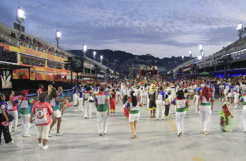 Câmara do Rio homenageia futuras estrelas do samba